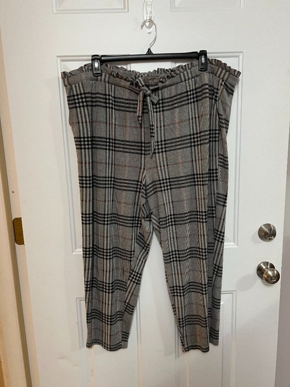 Torrid Gray Plaid Tie Front Ponte Pants Size 3 22/24